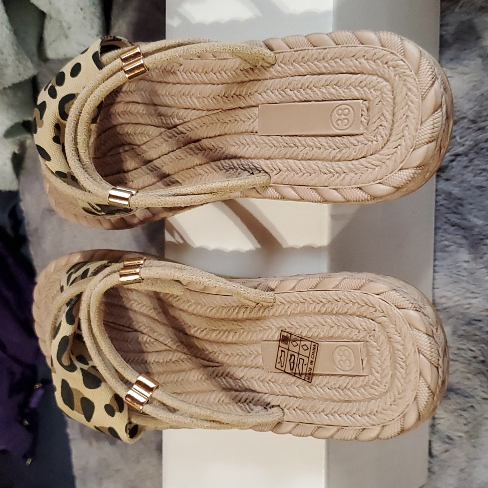 Leopard sandals size 7 - Picture 3 of 8